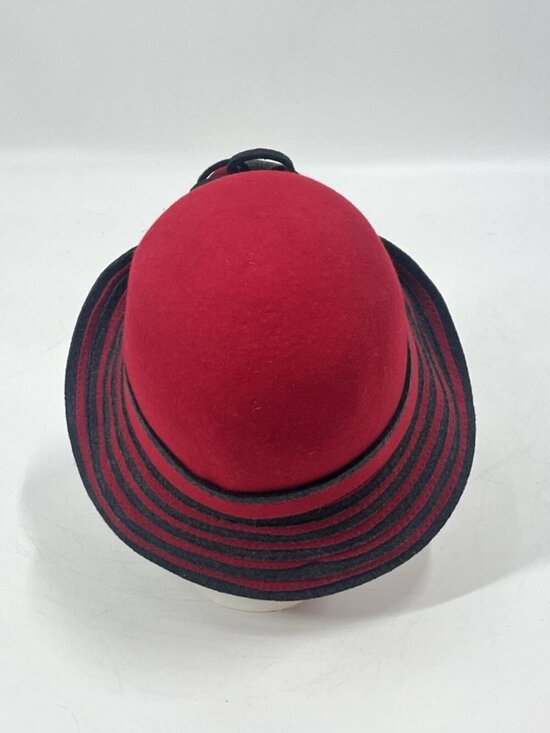 Vtg Memar Red Black Wool Hat Made in Italy Cloche Floral Accent Statement Hat main image 4